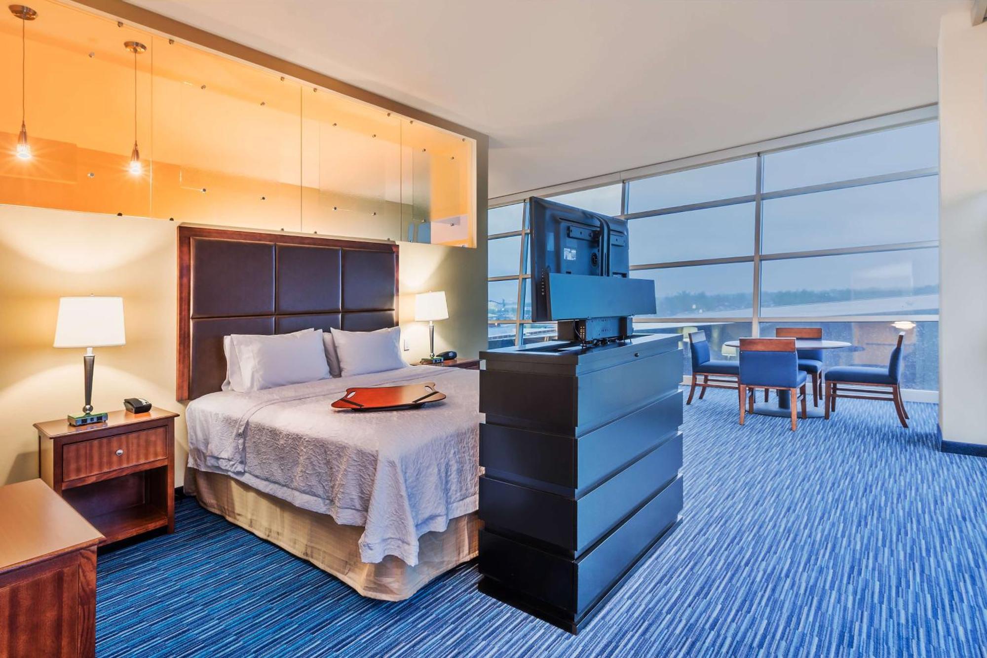 One-Bedroom King Suite - Non-Smoking,1557452635:JPEG